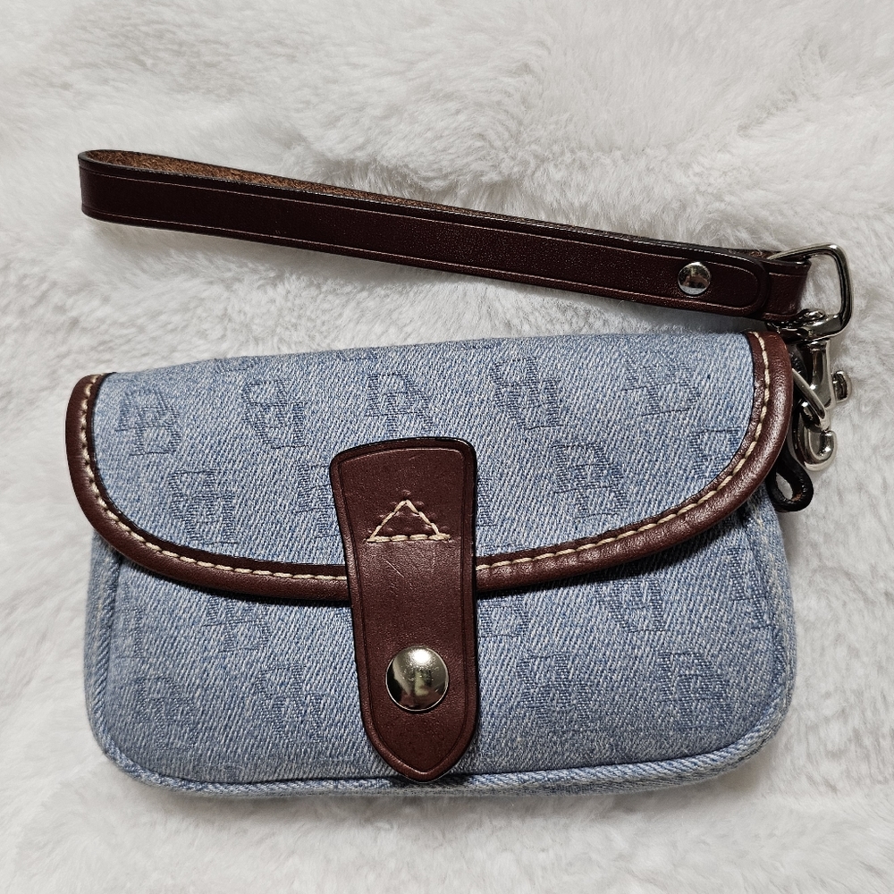 EUC Dooney & Burke Wristlet